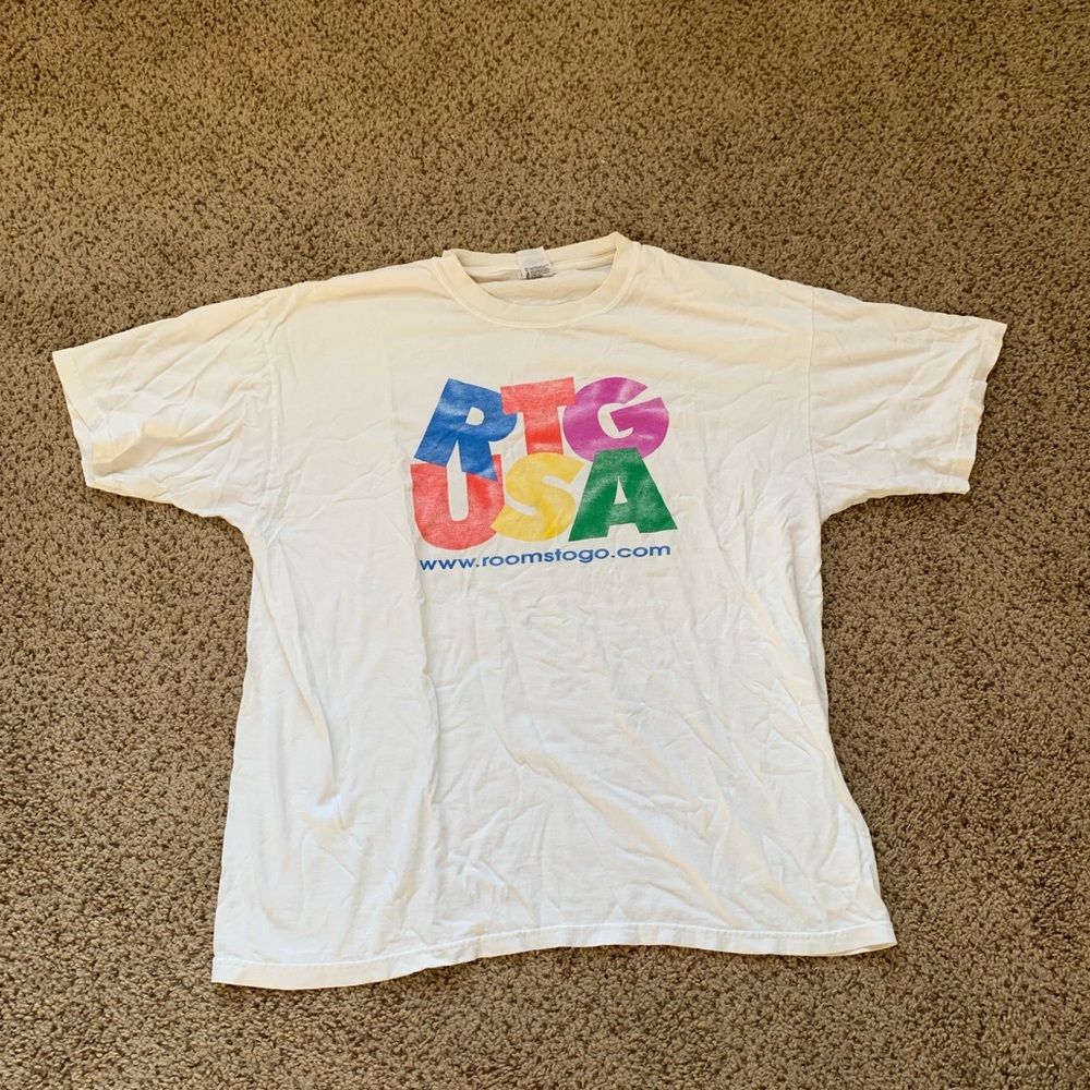 Vintage RoomsToGo t-shirt